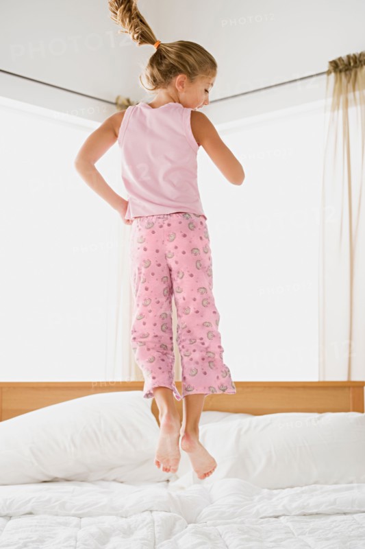 Girl jumping on bed. Photo : Rob Lewine