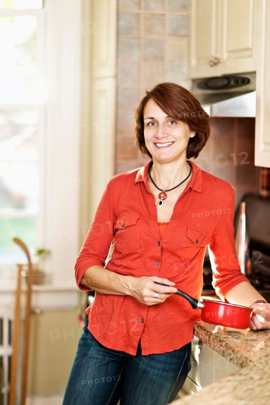 Woman in kitchen. Photo : Elena Elisseeva