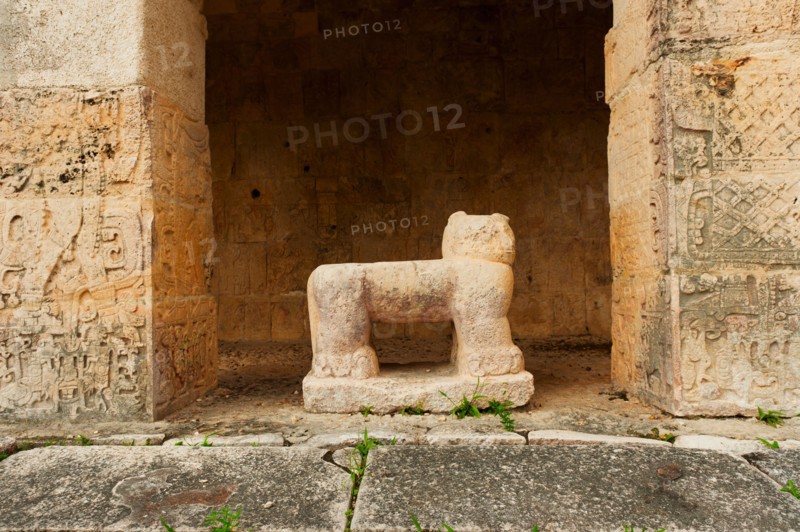 Mexico, Yucatan, Chichen Itza. Mayan ruins.
