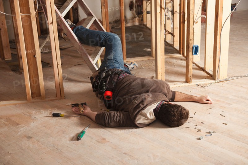Handyman falling of ladder. Photo : DreamPictures