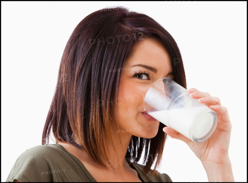 Young woman drinking milk. Photo : Mike Kemp