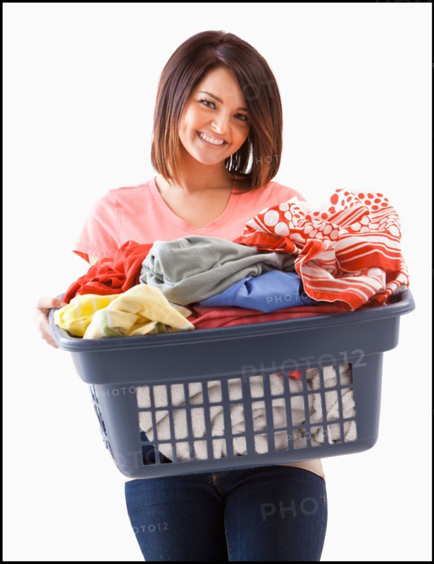 Young woman with laundry basket. Photo : Mike Kemp
