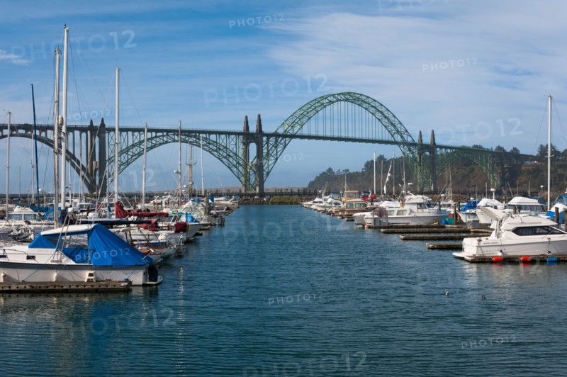 USA, Oregon, Lincoln County. Yaquina Bay Bridge. Photo : Gary Weathers