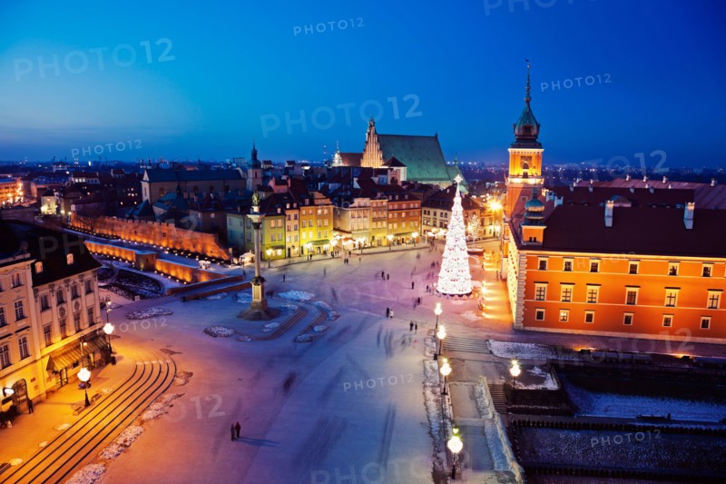 Poland, Warsaw. Castle Square, Sigismund's Column and Royal Castle in Christmas time. Photo : Henryk Sadura