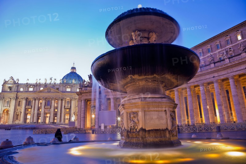 Italy, Vatican City . Saint Peter's Square at sunrise. Photo : Henryk Sadura