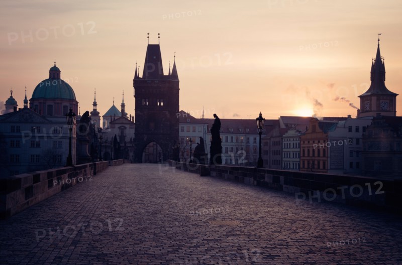 Czech Republic, Prague. View over Charles Bridge towards Prague Castle in early morning. Photo : Henryk Sadura