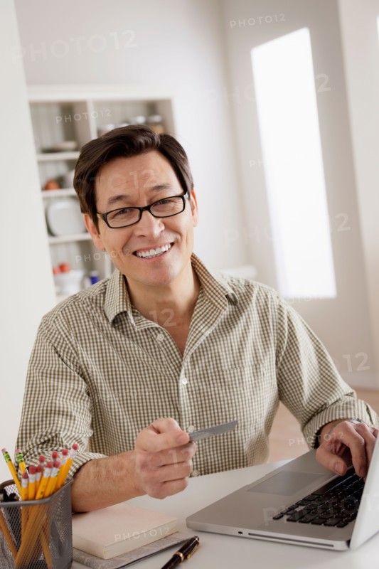 Portrait of man shopping online from home. Photo : Rob Lewine