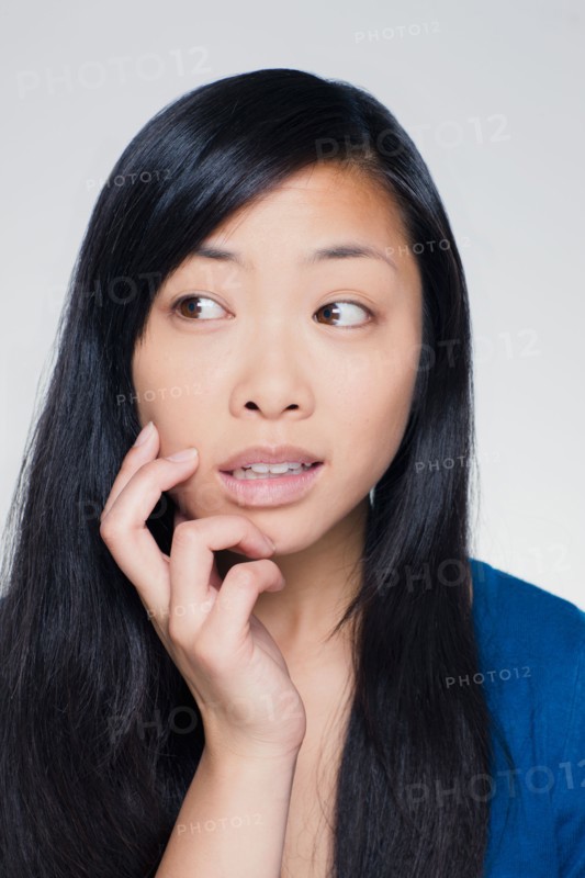Studio portrait of young woman. Photo : Rob Lewine