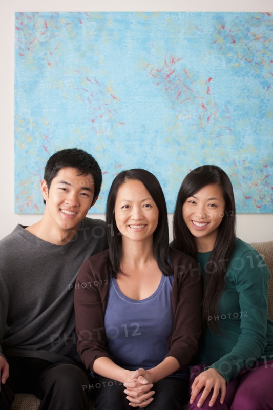Portrait of mother with adult children. Photo : Rob Lewine
