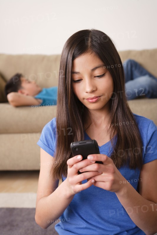 Girl using smartphone. Photo : Rob Lewine