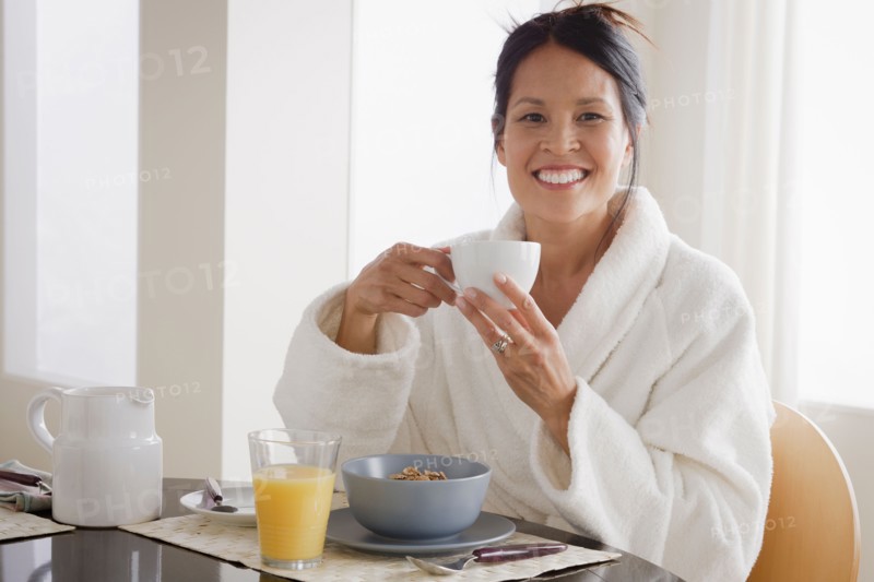 Woman having breakfast. Photo : Rob Lewine