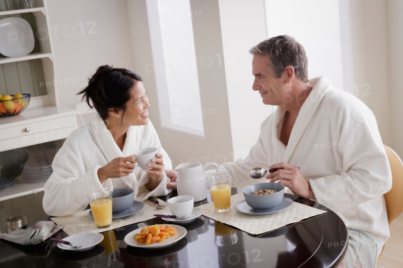 Couple having breakfast. Photo : Rob Lewine