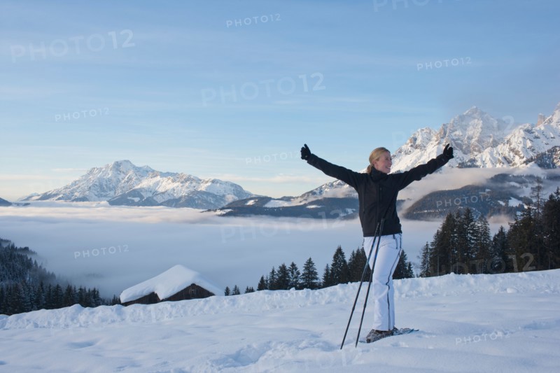 Austria, Maria Alm. Young woman hiking in winter scenery. Photo : Mark de Leeuw
