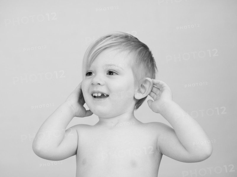 Studio portrait of cute toddler boy (2-3). Photo : Jessica Peterson