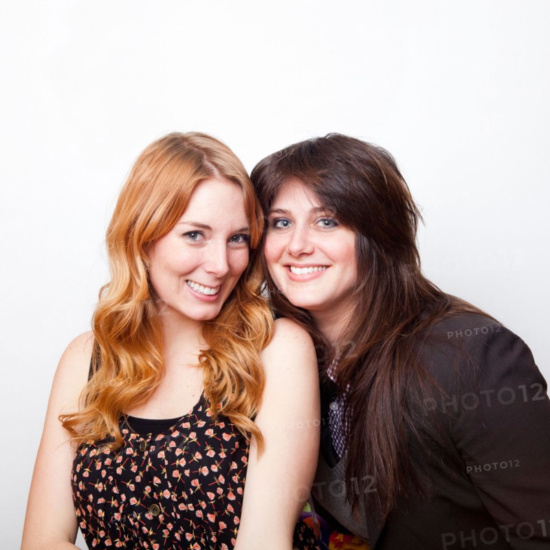 Studio Shot of young women. Photo : Jessica Peterson