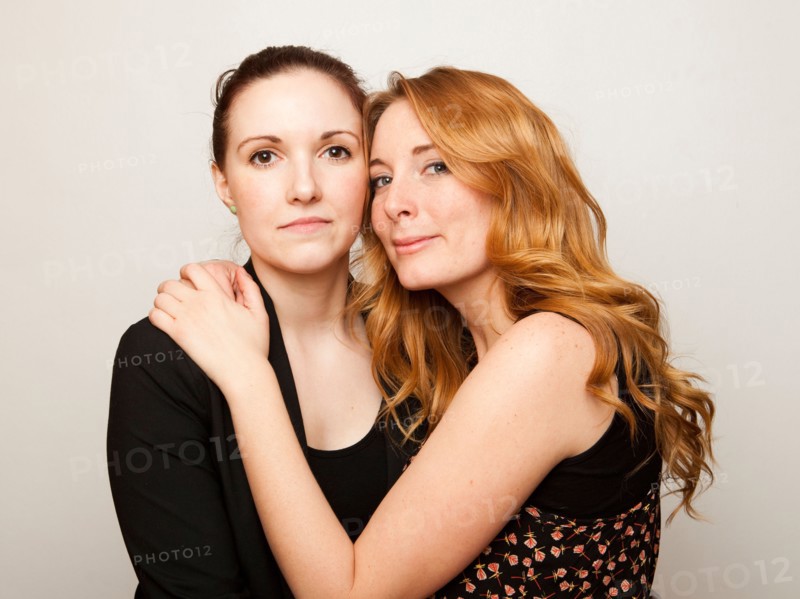 Studio Shot portrait of young women embracing. Photo : Jessica Peterson