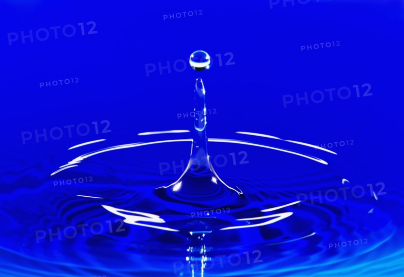 Blue water splashing.