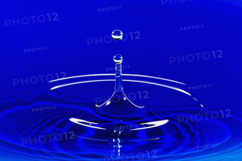 Blue water splashing.