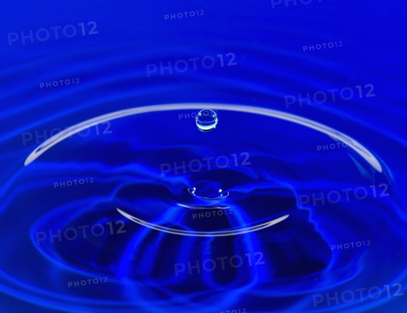 Blue water splashing.