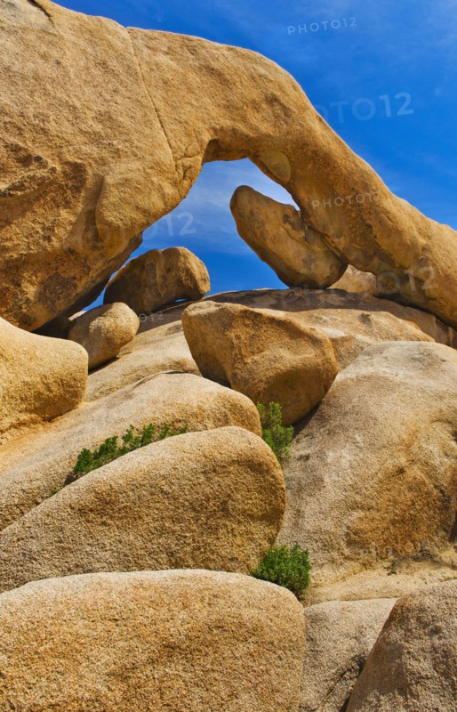 USA, California, Joshua Tree National Park, Arch rock.