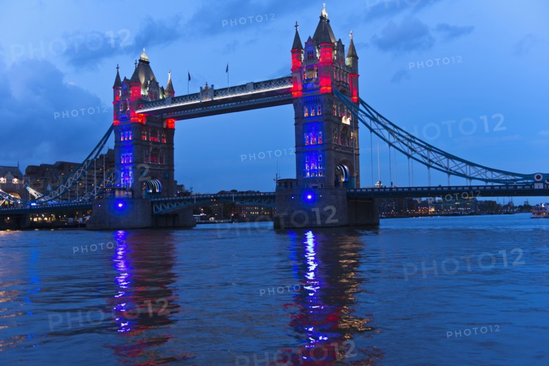 UK, England, London, Tower Bridge at dusk.