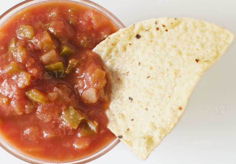 Tortila chip and salsa. 
Photo : Jamie Grill