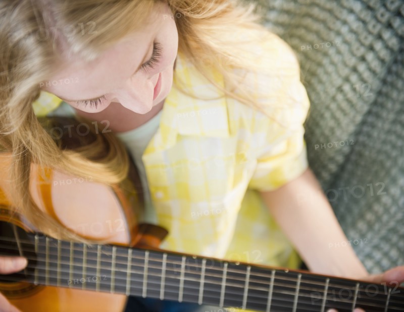 Woman playing guitar. 
Photo: Jamie Grill