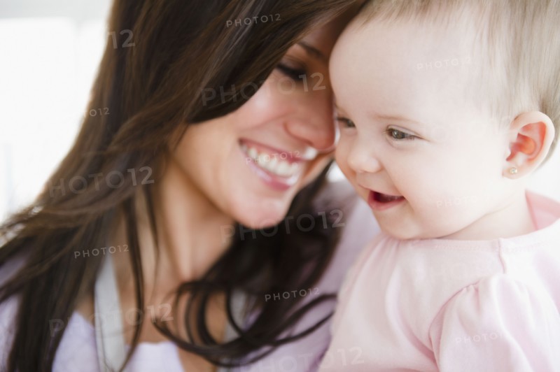 Mother with baby daughter (6-11 months) . 
Photo : Jamie Grill