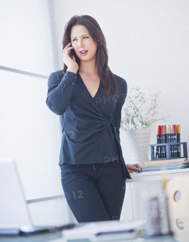 Businesswoman talking on mobile phone. 
Photo : Daniel Grill