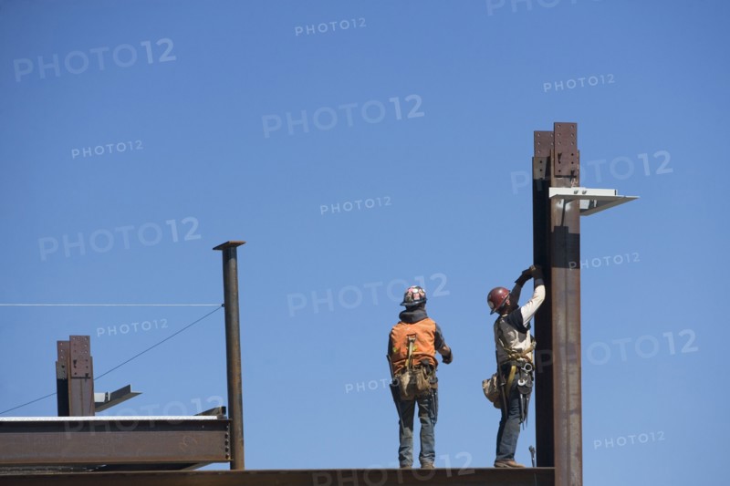 Construction workers on construction frame. 
Photo : fotog
