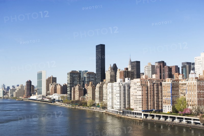 USA, New York, Long Island, New York City skyline. 
Photo: fotog