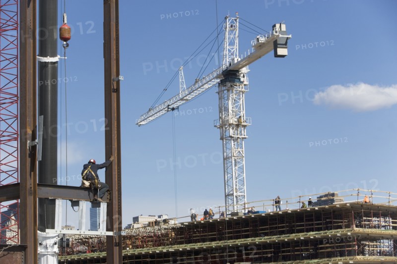 USA, New York, Long Island, New York City, Male worker on construction site. 
Photo: fotog