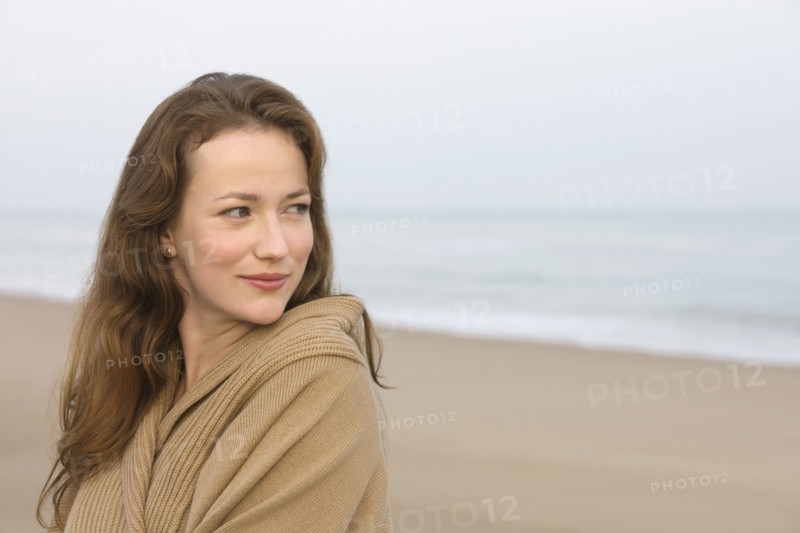 Young woman on empty beach. 
Photo : Jan Scherders