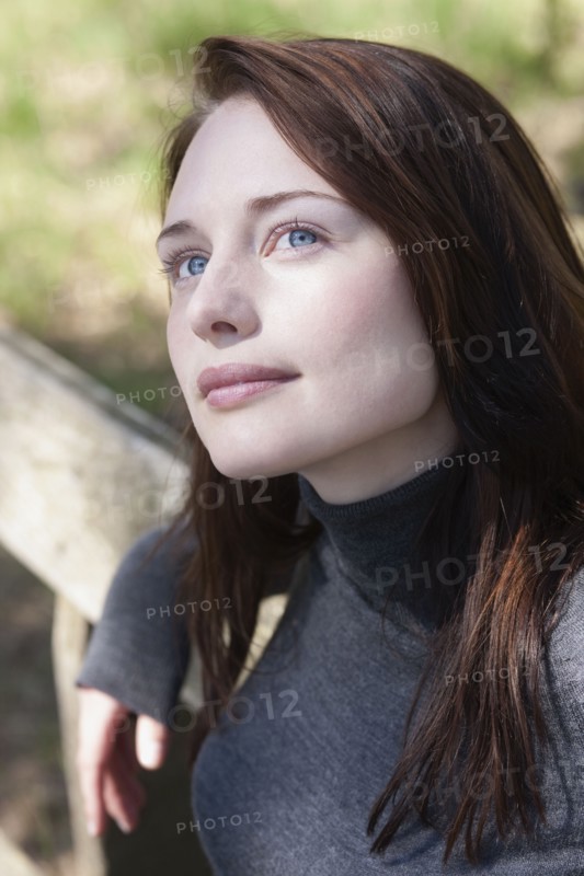 Portrait of young woman. 
Photo : Jan Scherders