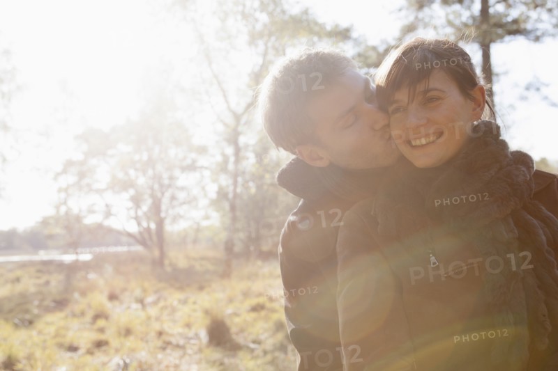 Young couple on romantic walk. 
Photo : Jan Scherders