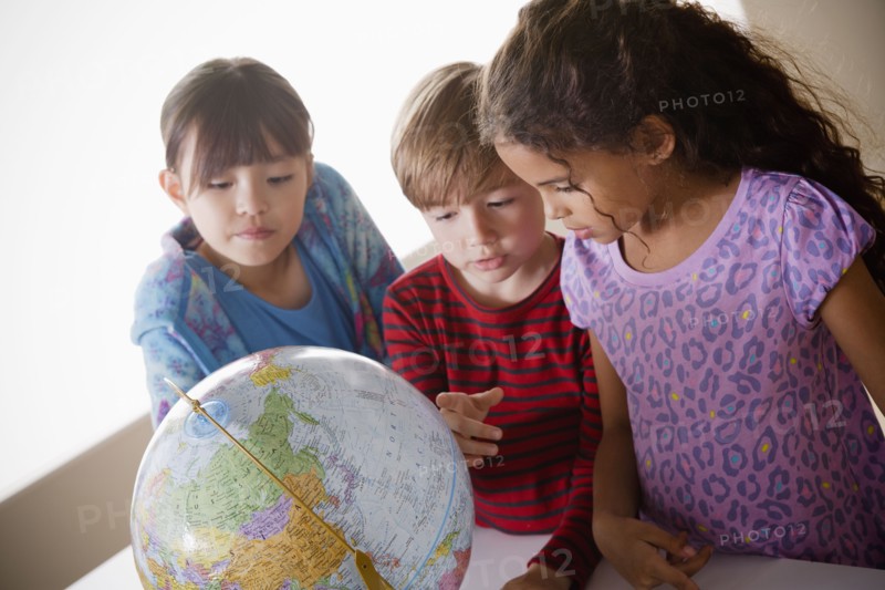 Schoolchildren (6-7,8-9) with globe. 
Photo: Rob Lewine