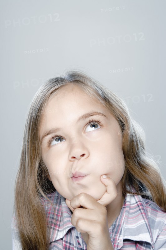 Portrait of girl (6-7), studio shot. 
Photo : Rob Lewine