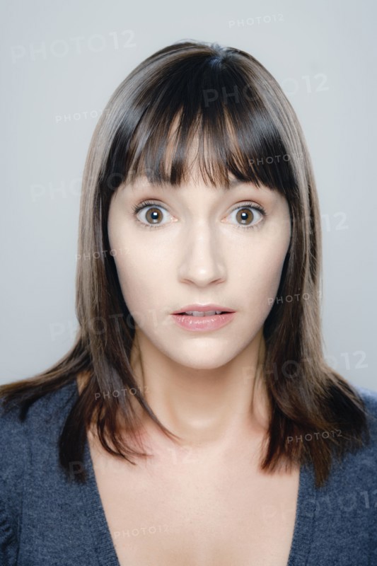 Portrait of young woman, studio shot. 
Photo : Rob Lewine