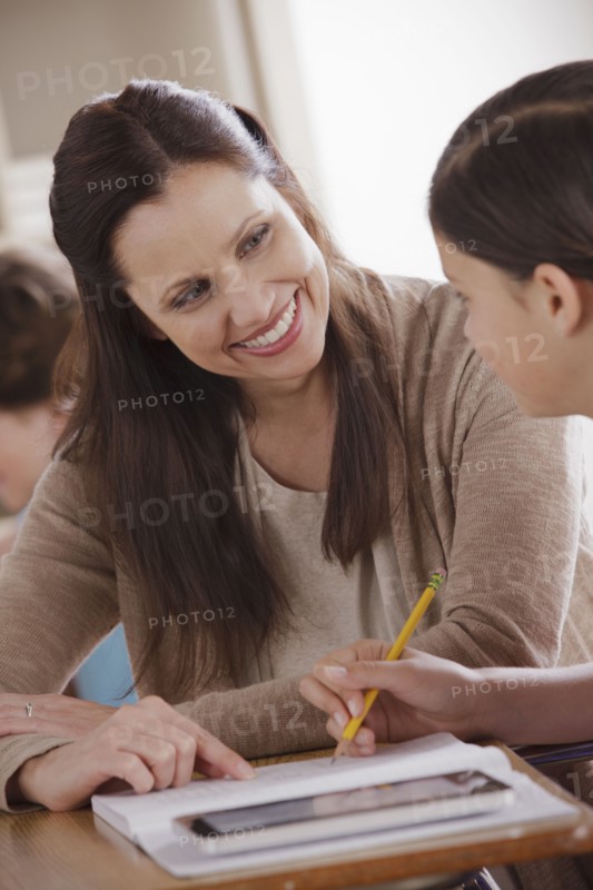 Teacher with schoolgirl (12-13). 
Photo : Rob Lewine