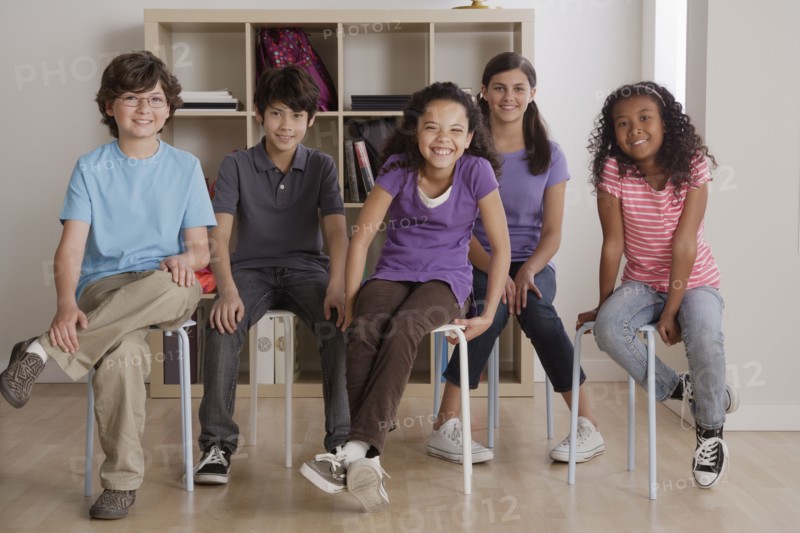 Portrait of grinning pupils sitting in classroom. 
Photo : Rob Lewine
