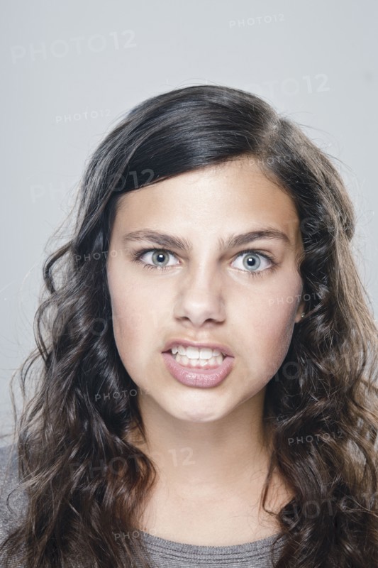 Portrait of girl (12-13), studio shot. 
Photo : Rob Lewine
