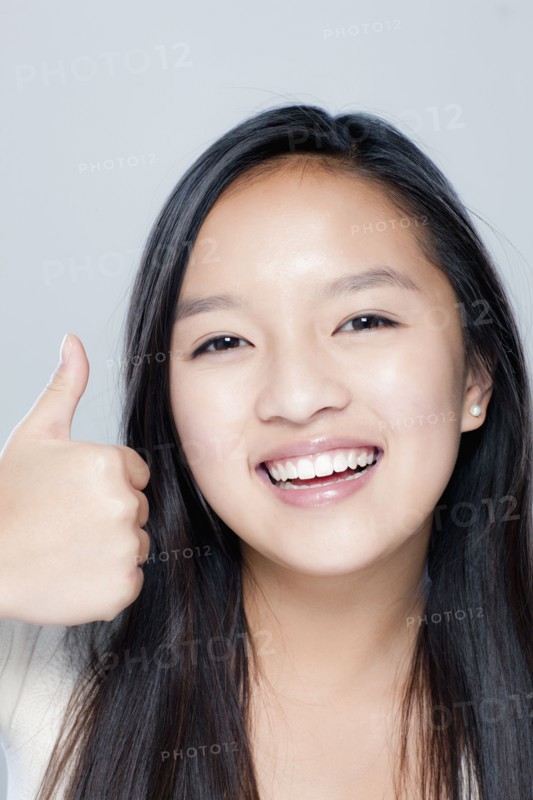 Portrait of teenage girl (14-15), studio shot. 
Photo: Rob Lewine