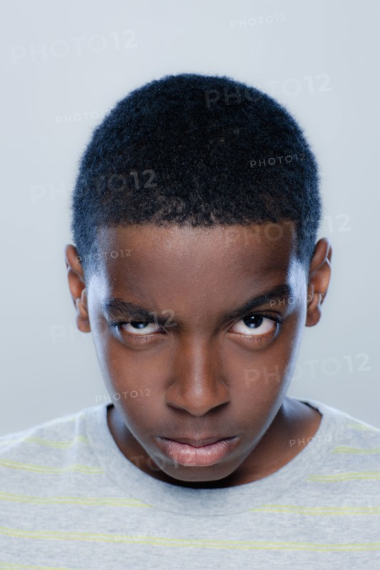 Portrait of teenage boy (14-15), studio shot. 
Photo : Rob Lewine
