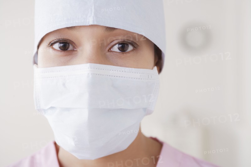 Portrait of doctor wearing surgical mask. 
Photo : Rob Lewine