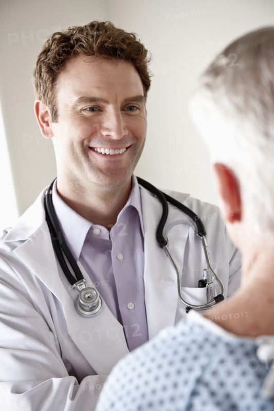 Senior patient and doctor. 
Photo : Rob Lewine