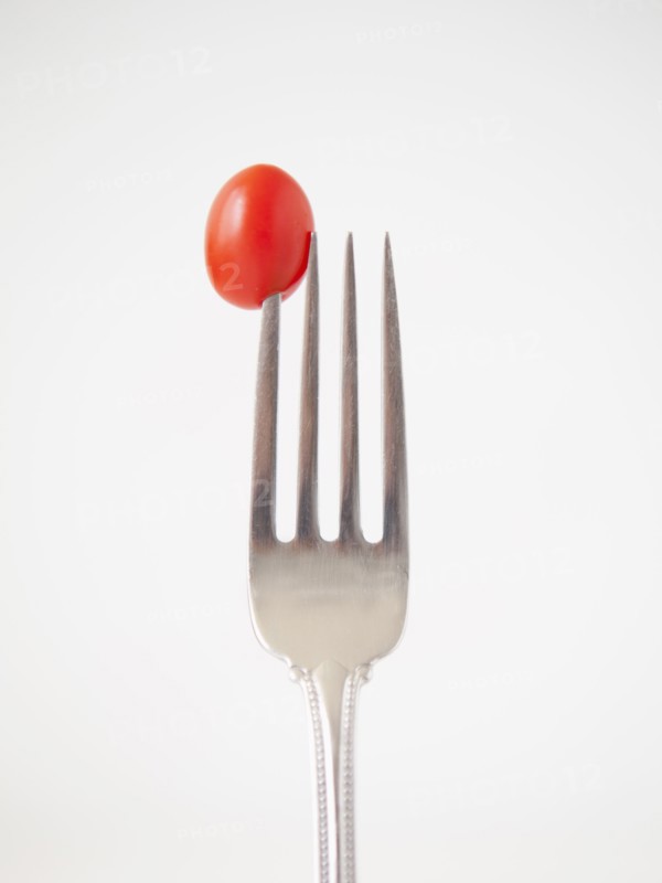 Goji berry on fork, studio shot. 
Photo: Jessica Peterson