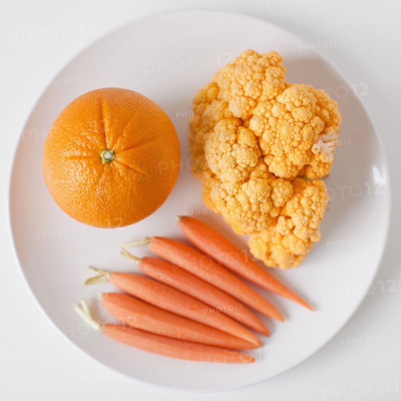 Orange fruits and vegetables on plate. 
Photo : Jessica Peterson