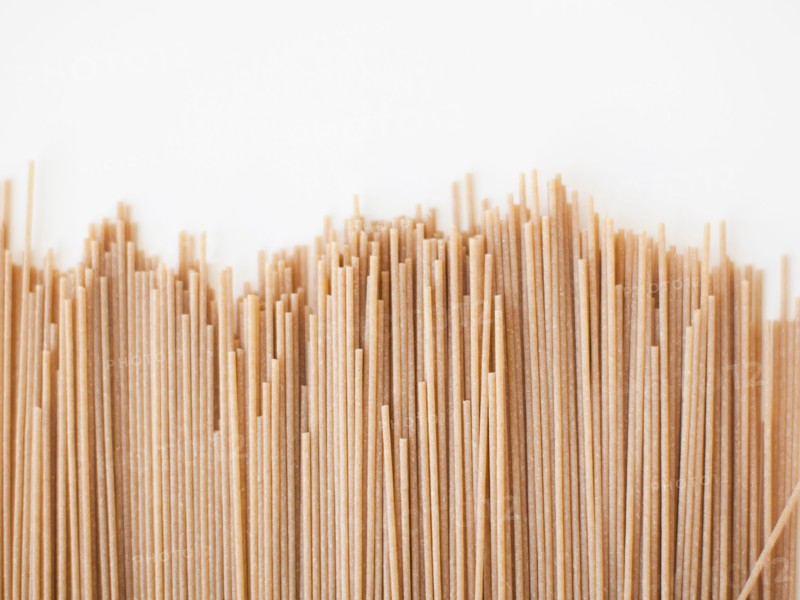 Spaghetti on white background, close-up. 
Photo : Jessica Peterson