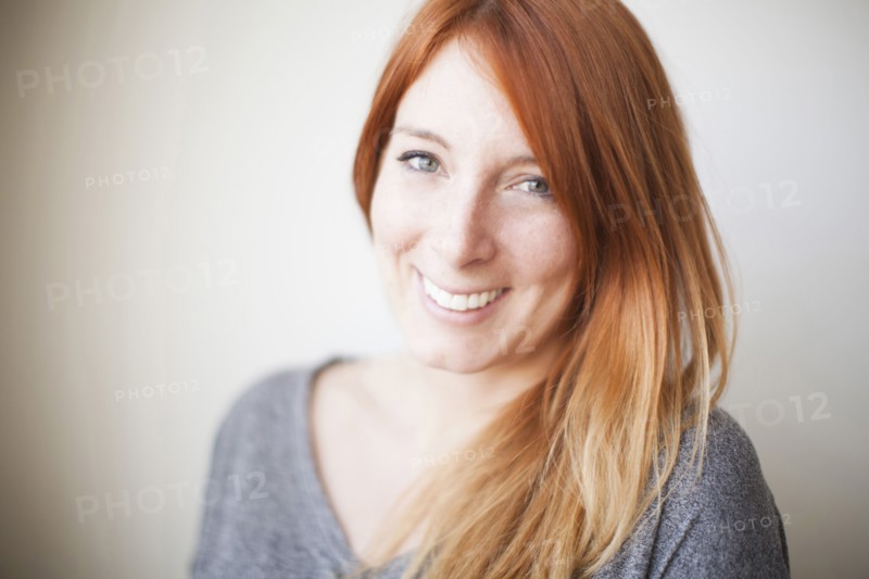 Portrait of attractive young woman with dyed redhead. 
Photo : Jessica Peterson