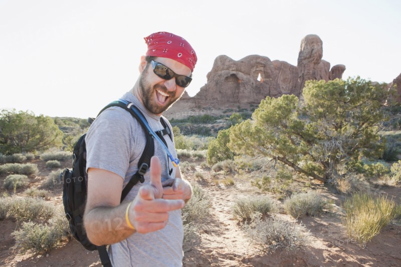 USA, Utah, Moab, Mid adult man posing in remote landscape . 
Photo : Jessica Peterson